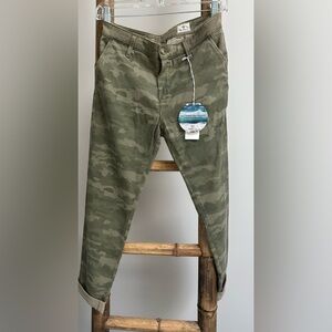 NWT AG Adriano Goldschmied Caden pant camouflage tailored ankle length size 25